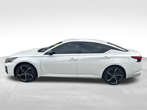 White 2024 Nissan Altima 2.5 SR