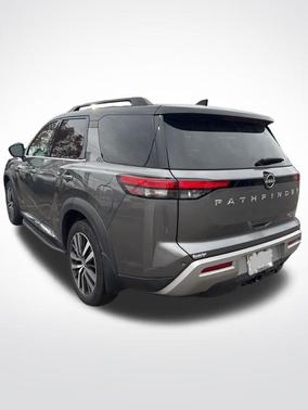 2022 Nissan Pathfinder Platinum