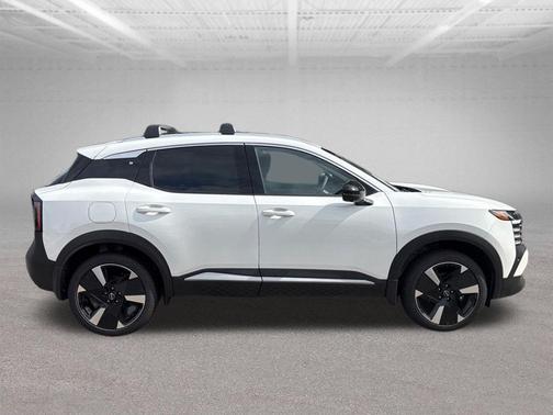 Aspen White Tri 2026 Nissan Kicks SR