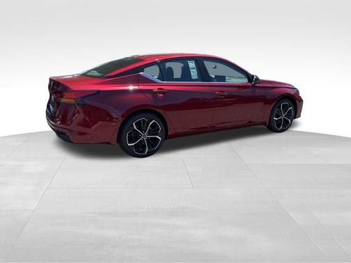 Scarlet Ember 2026 Nissan Altima 2.5 SR