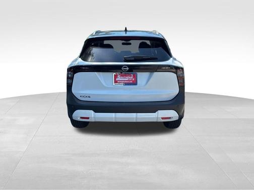 2t Wht Blk Roof 2026 Nissan Kicks SV