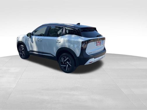 2t Wht Blk Roof 2026 Nissan Kicks SV