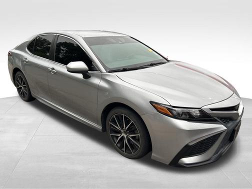 Celestial Silver Metallic 2021 Toyota Camry SE