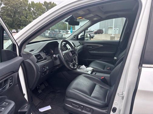 White 2022 Honda Pilot EX-L