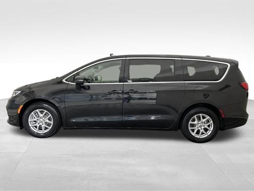 2023 Chrysler Pacifica Touring-L
