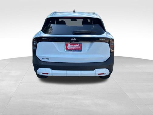 Fresh Powder 2026 Nissan Kicks SV