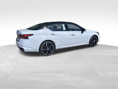 2t Gry Blk Roof 2026 Nissan Altima 2.5 SR