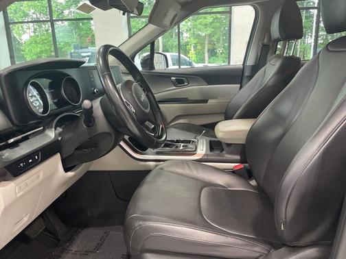 2022 Kia Carnival LX