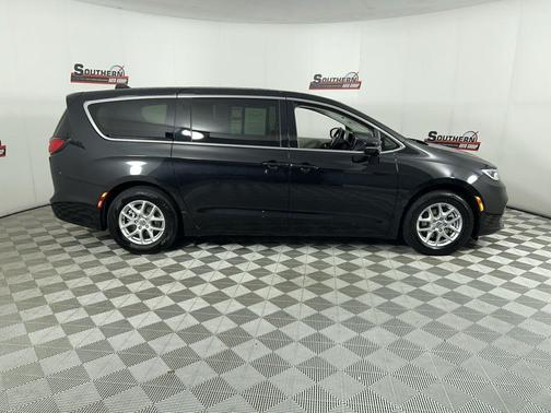 2024 Chrysler Pacifica Touring-L