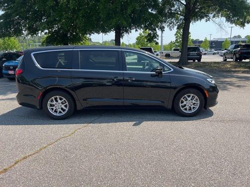 2024 Chrysler Pacifica Touring-L