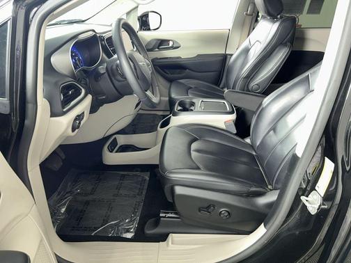 2024 Chrysler Pacifica Touring-L