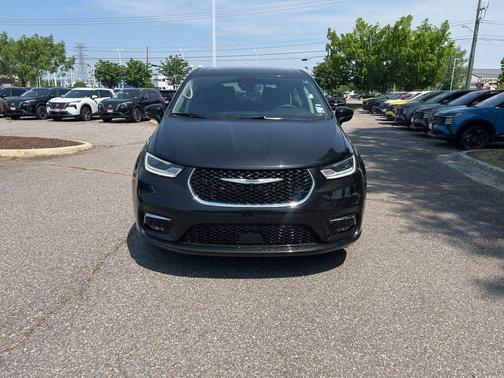 2024 Chrysler Pacifica Touring-L