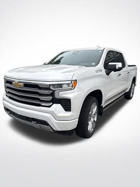Iridescent Pearl Tricoat 2024 Chevrolet Silverado 1500 High Country