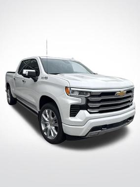 Iridescent Pearl Tricoat 2024 Chevrolet Silverado 1500 High Country
