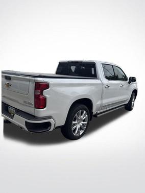 Iridescent Pearl Tricoat 2024 Chevrolet Silverado 1500 High Country