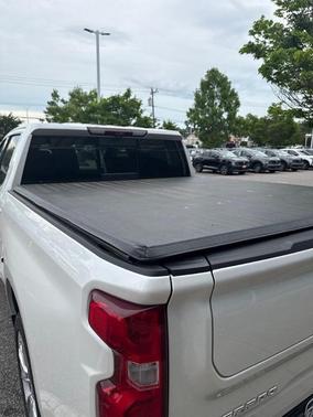 Iridescent Pearl Tricoat 2024 Chevrolet Silverado 1500 High Country