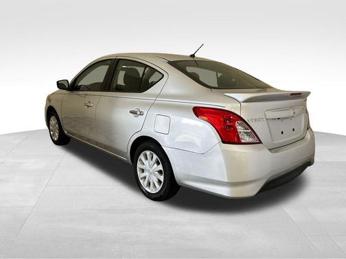 Brilliant Silver Metallic 2019 Nissan Versa 1.6 SV