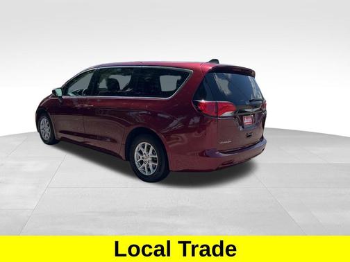 2022 Chrysler Voyager LX
