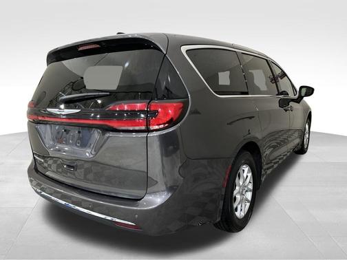 2023 Chrysler Pacifica Touring-L