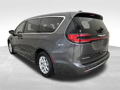 2023 Chrysler Pacifica Touring-L