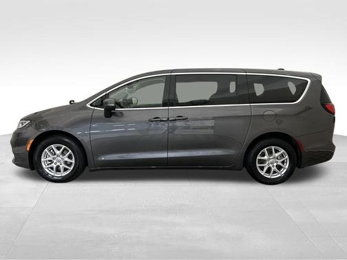 2023 Chrysler Pacifica Touring-L