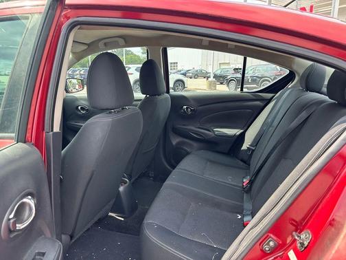 Red 2017 Nissan Versa 1.6 SV