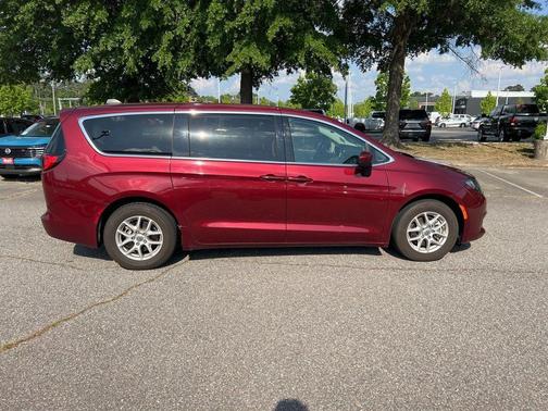 2023 Chrysler Voyager LX