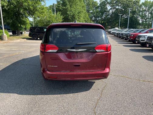 2023 Chrysler Voyager LX