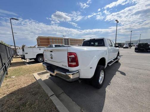 2024 RAM 3500 Laramie Crew Cab 4x4 8' Box