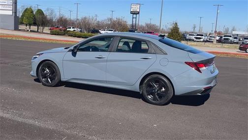 2023 Hyundai ELANTRA SEL