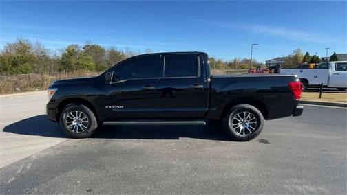 2024 Nissan Titan SV