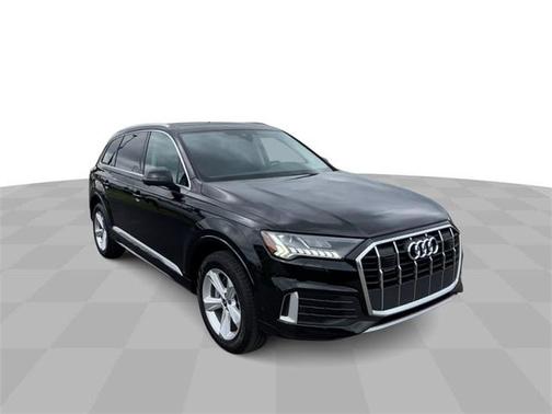 2024 Audi Q7 45 Premium Plus
