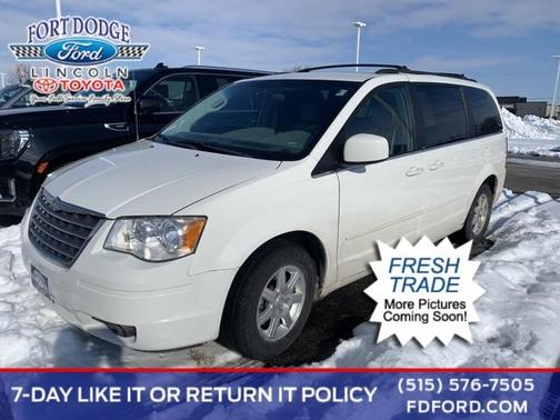 Photo 1 of 4 of 2008 Chrysler Town & Country Touring
