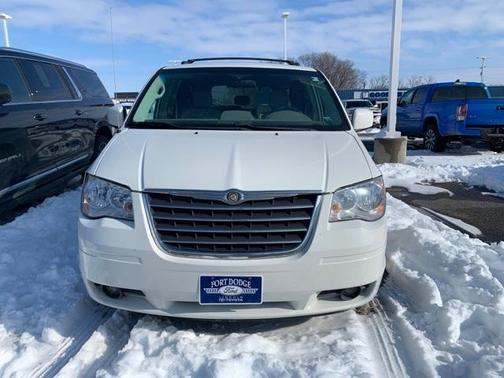 Photo 2 of 4 of 2008 Chrysler Town & Country Touring