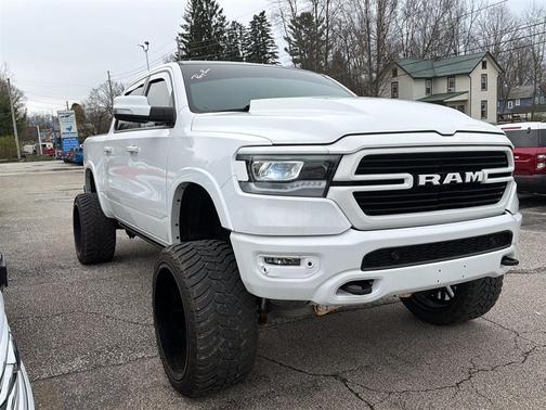 Bright White Clearcoat 2020 RAM 1500 Laramie