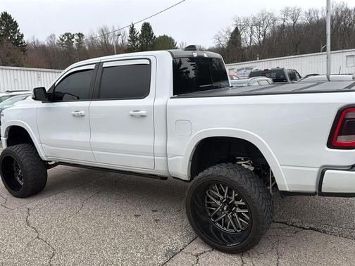 Bright White Clearcoat 2020 RAM 1500 Laramie