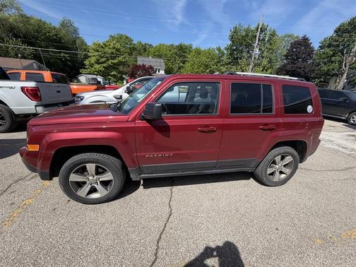 Deep Cherry Red Crystal Pearlcoat 2017 Jeep Patriot High Altitude