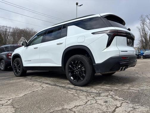 2024 Chevrolet Traverse LT