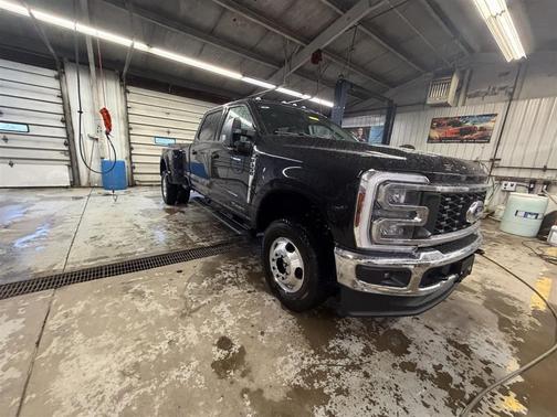 Agate Black Metallic 2026 Ford F-350 XL