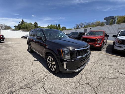Black 2022 Kia Telluride S