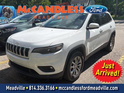 White 2019 Jeep Cherokee Latitude