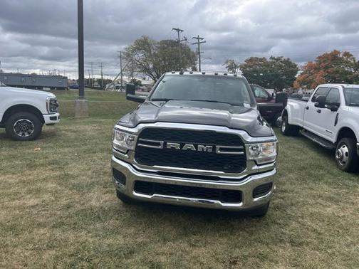 2020 RAM 3500 Tradesman Crew Cab 4x4 8' Box