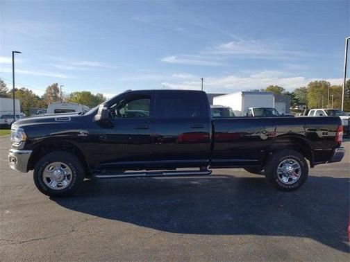 2024 RAM 3500 Tradesman Crew Cab 4x4 8' Box