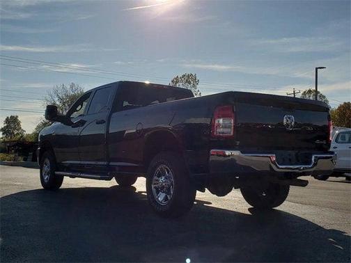 2024 RAM 3500 Tradesman Crew Cab 4x4 8' Box