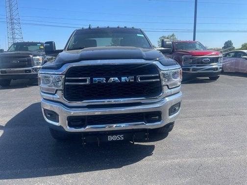2024 RAM 3500 Tradesman Crew Cab 4x4 8' Box