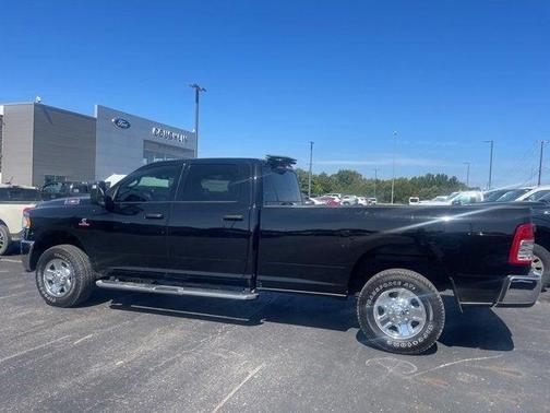 2024 RAM 3500 Tradesman Crew Cab 4x4 8' Box
