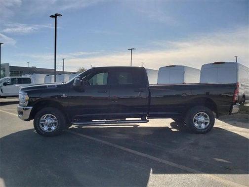 2024 RAM 3500 Tradesman Crew Cab 4x4 8' Box