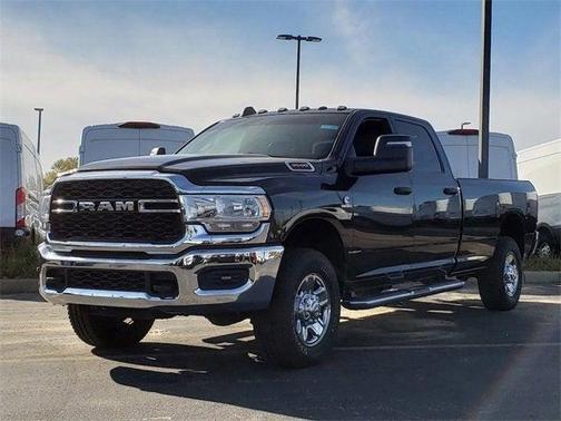 2024 RAM 3500 Tradesman Crew Cab 4x4 8' Box