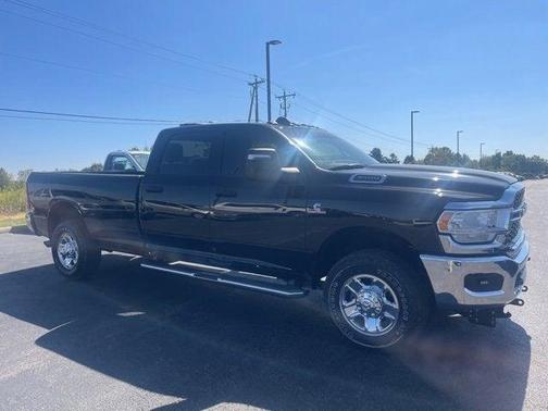 2024 RAM 3500 Tradesman Crew Cab 4x4 8' Box