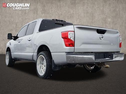 2017 Nissan Titan SV